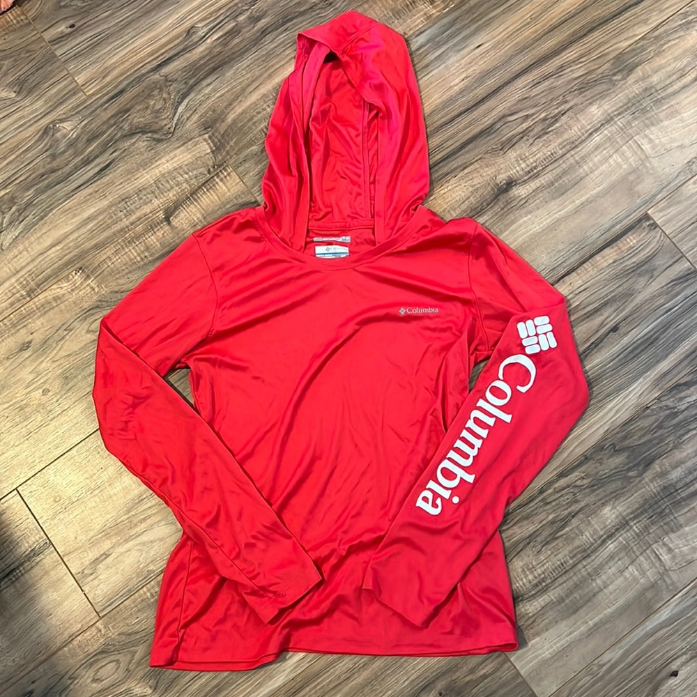 Coral Hooded Columbia Top with sun protection
